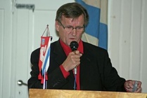 Juhlan juonsi imitaattori Keijo Purmonen