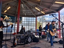 Mankeli esiintyi juhlan päätteeksi