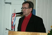 Juhlan juonsi imitaattori Keijo Purmonen