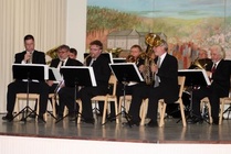 Virkkalan torvisoittokunta esitti työväenmusiikia